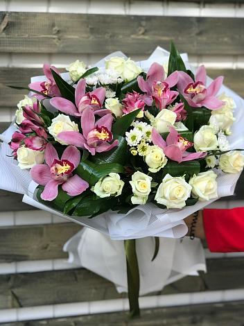 Букет цветов из: Розы и Хризантемы в Киселевске