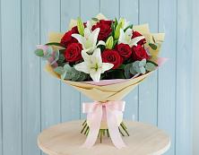 Букет цветов из:  Лилии и Розы в Киселевске