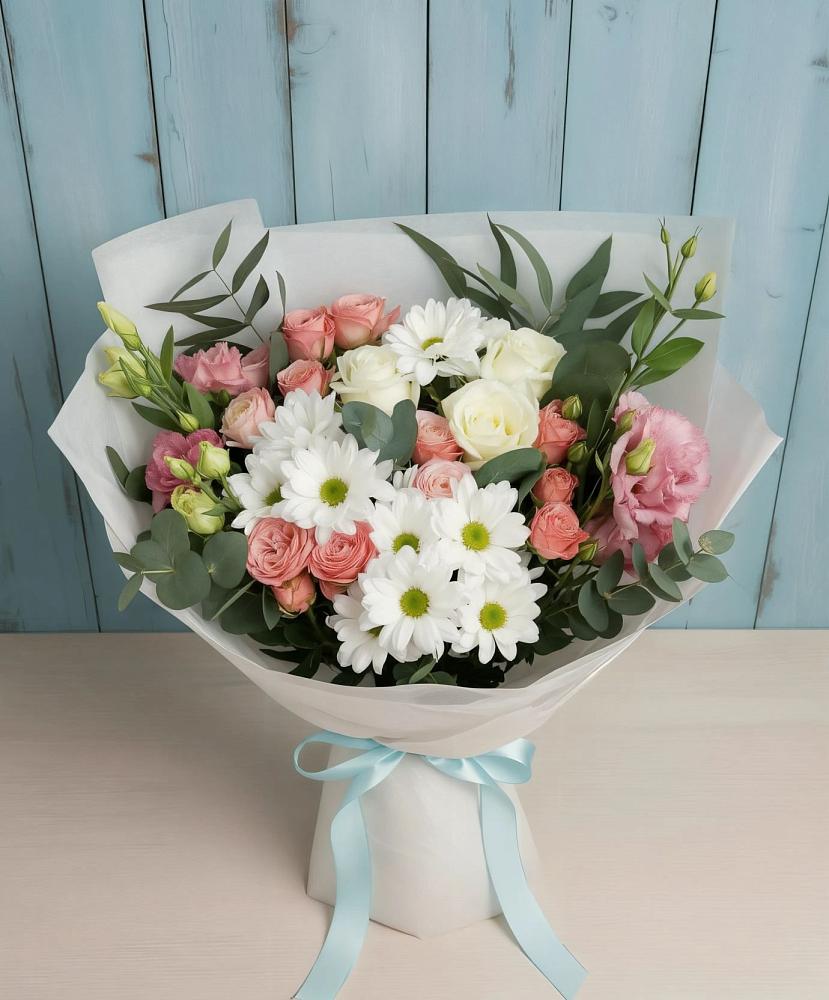 Букет цветов из: Розы, Лизиантусы и Хризантемы в Киселевске
