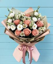Букет цветов из:  Розы, Альстромерии и Лизиантусы в Киселевске