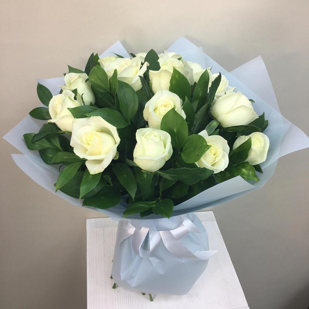 Букет 15 Белых роз Проуд в Киселевске