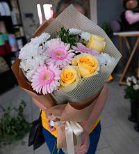 Букет цветов из:  Герберы, Розы и Хризантемы в Киселевске
