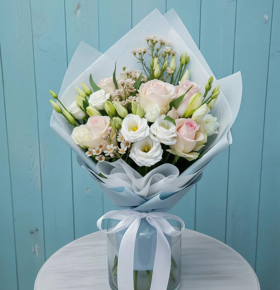 Букет цветов из: Розы и Лизиантусы в Киселевске