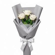 Букет 3 белые розы в Киселевске