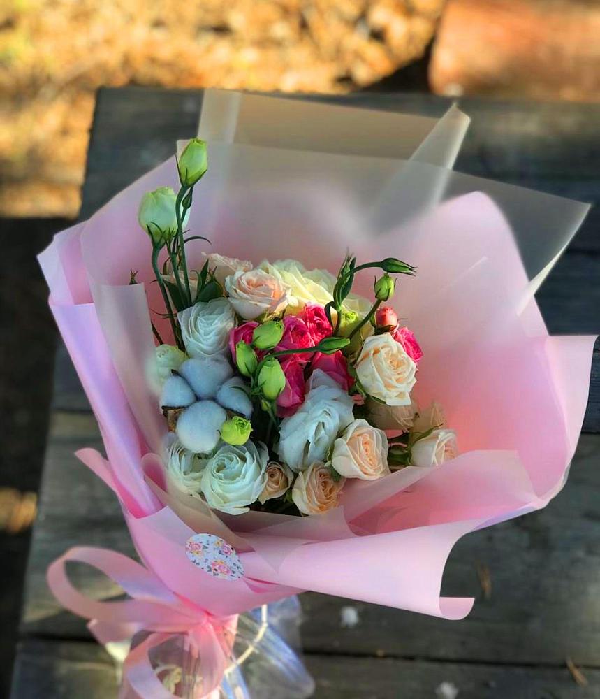 Букет цветов из: Розы и Лизиантусы в Киселевске