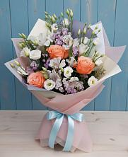 Букет цветов из:  Лизиантусы, Розы, Альстромерии и Гипсофила в Киселевске