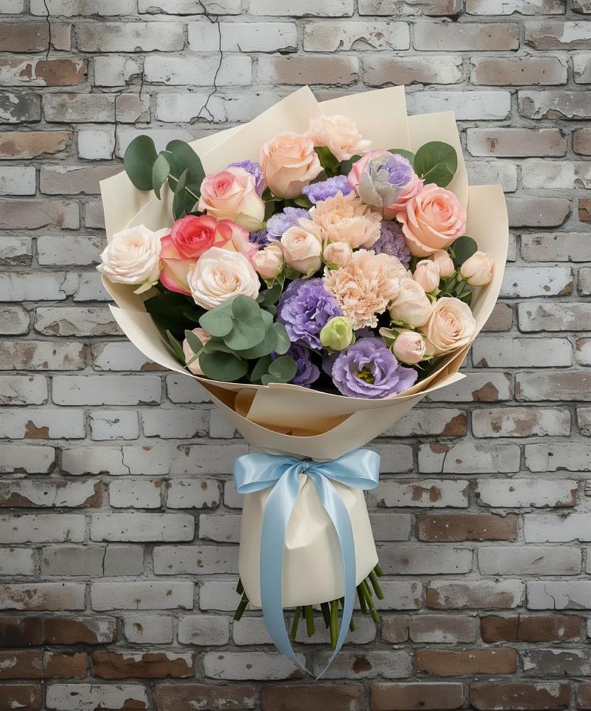 Букет цветов из: Розы, Лизиантусы и Гвоздики в Киселевске