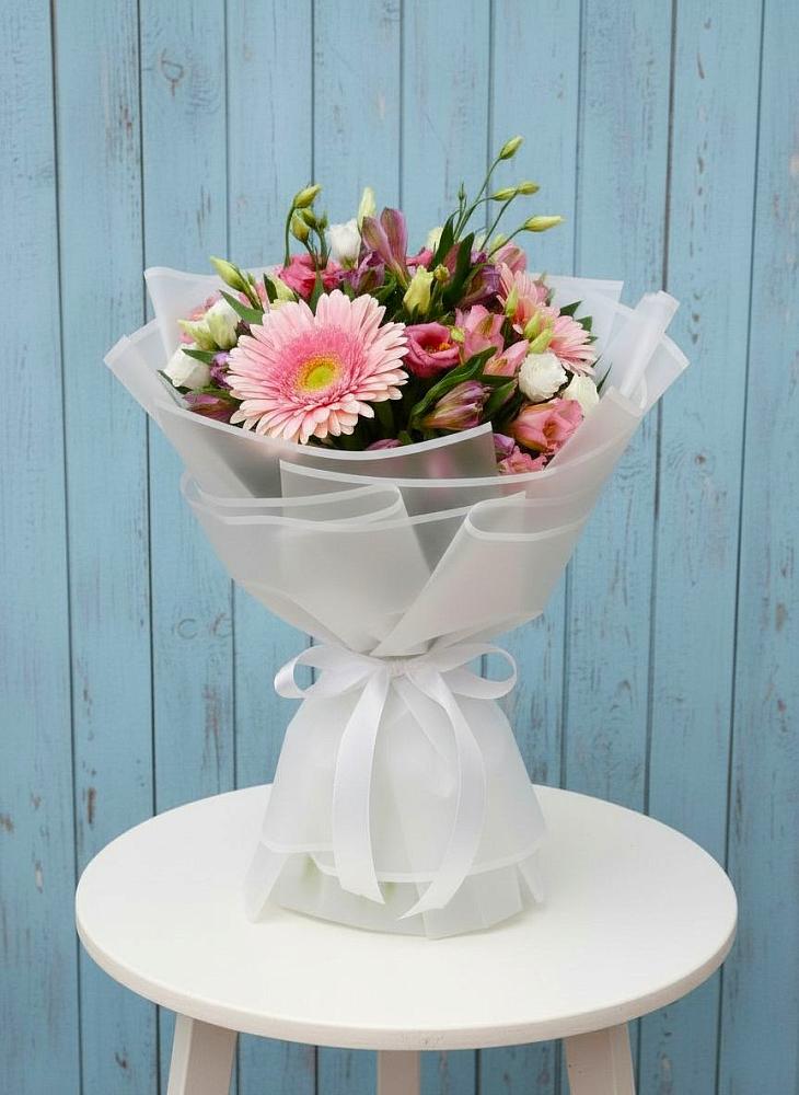 Букет цветов из: Герберы, Альстромерии и Лизиантусы в Киселевске