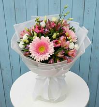 Букет цветов из:  Герберы, Альстромерии и Лизиантусы в Киселевске