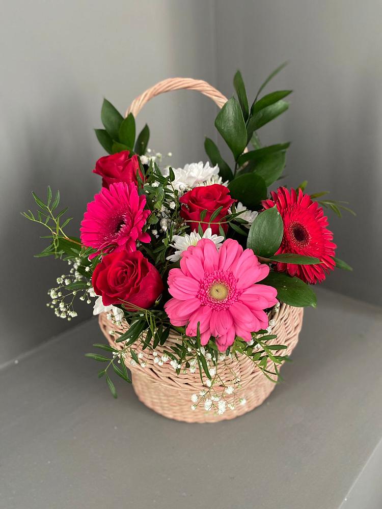 Цветочная композиция из Розы, Хризантемы и Герберы в корзине в Киселевске