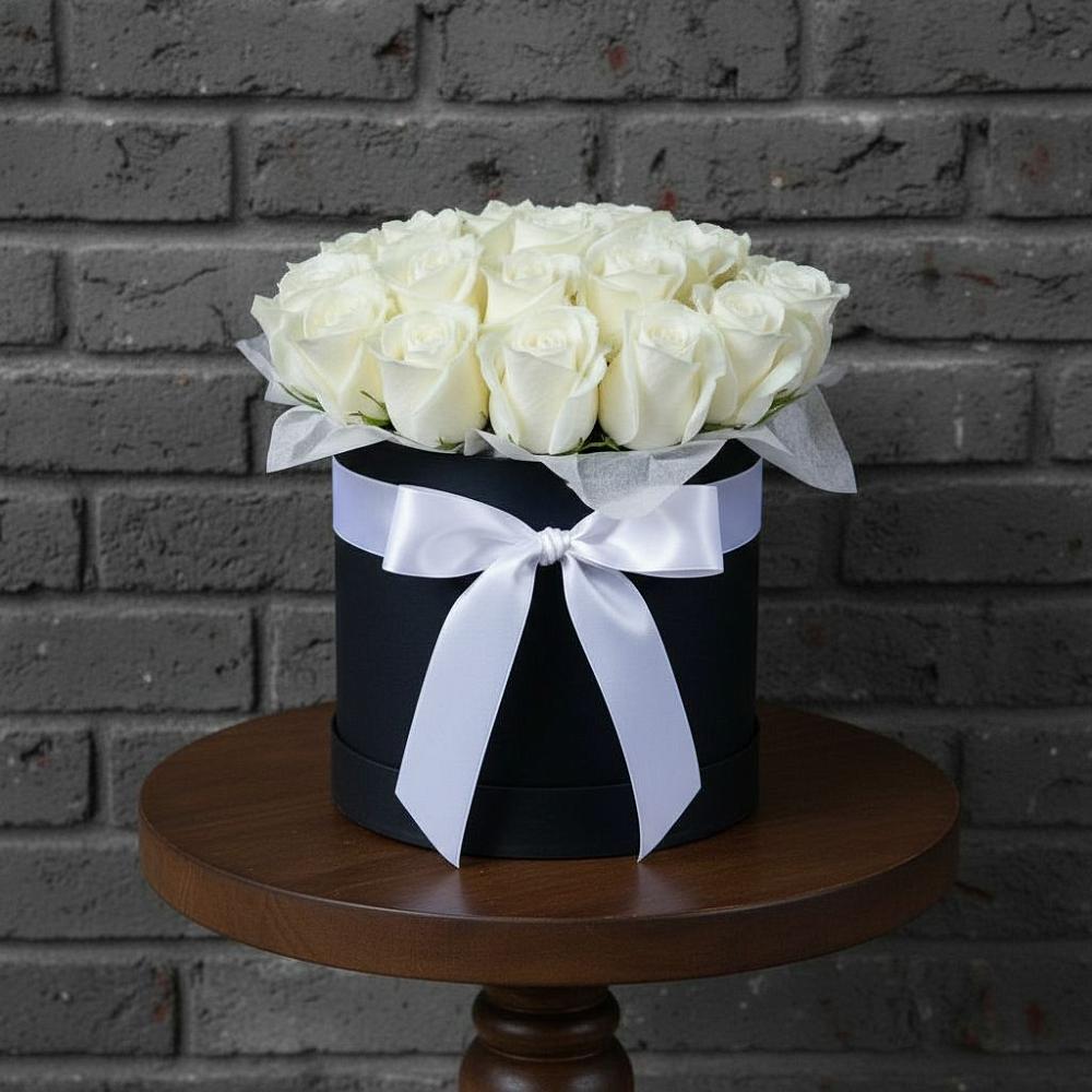 Цветочная композиция из Розы в шляпной коробке в Киселевске