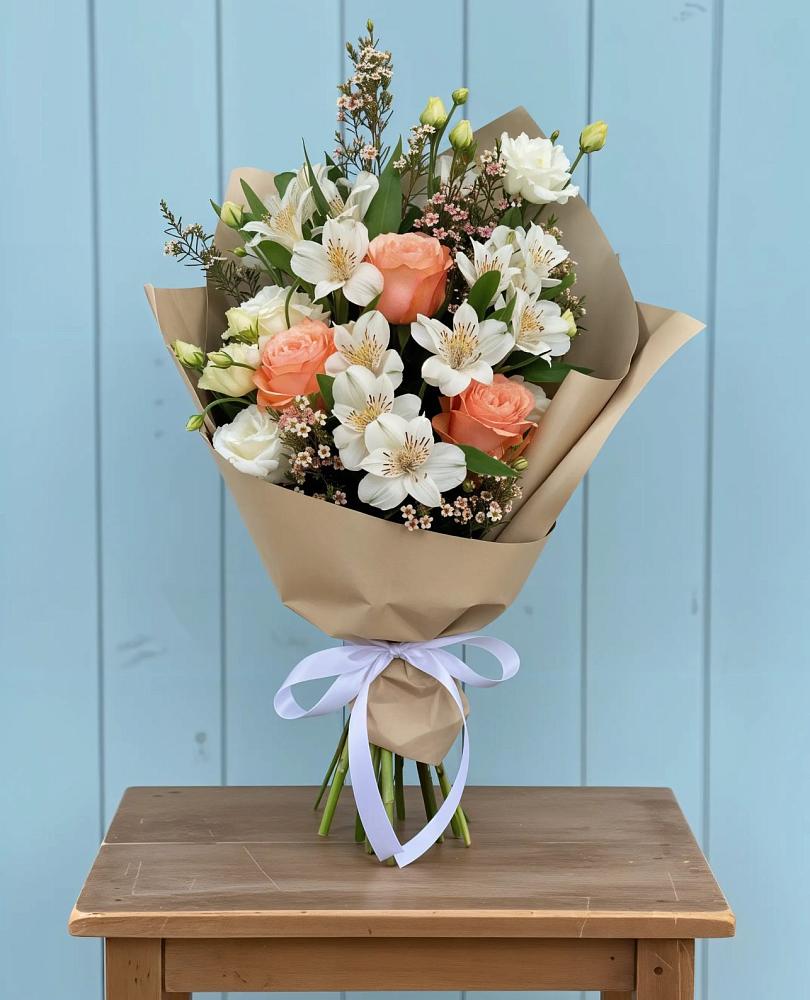 Букет цветов из: Альстромерии, Лизиантусы, Розы и Хризантемы в Киселевске