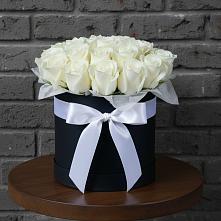 Цветочная композиция из Розы в шляпной коробке в Киселевске