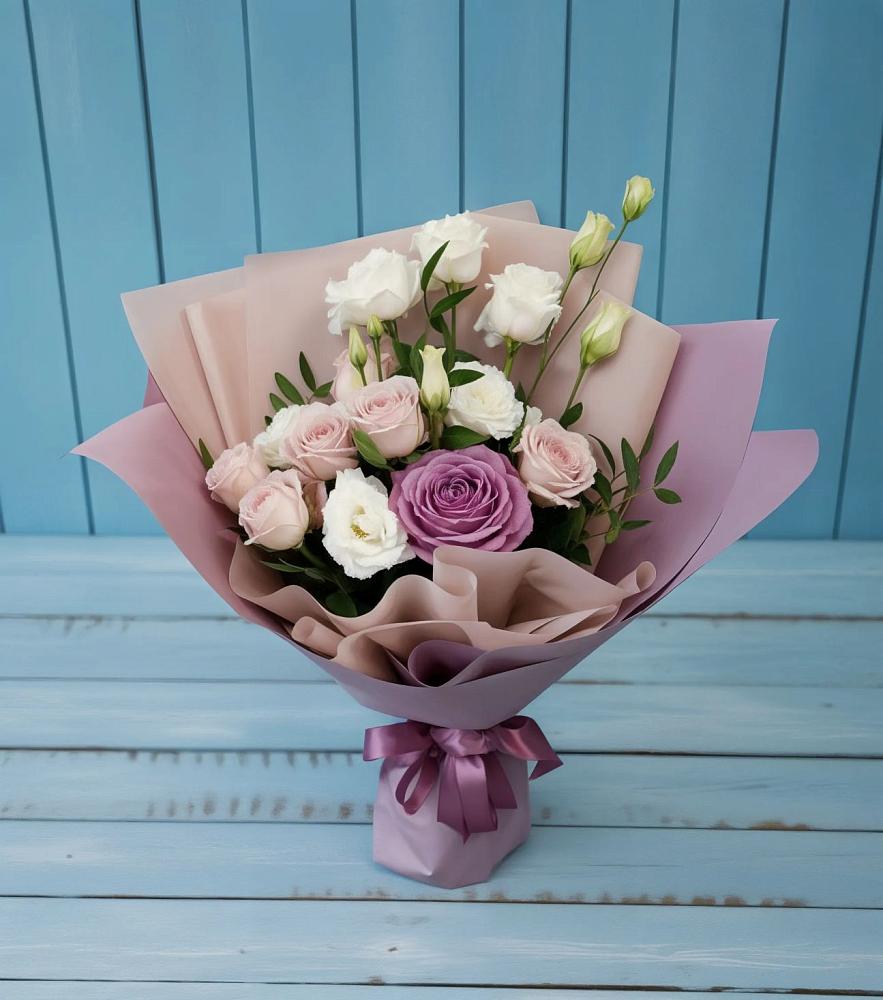 Букет цветов из: Розы и Лизиантусы в Киселевске